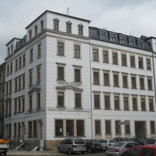 Mietshaus in geschlossener Bebauung in Ecklage Heinrich-Zille-Straße 16