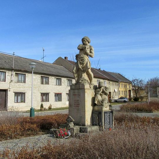 Pomník padlým v Senici na Hané na náměstí Míru
