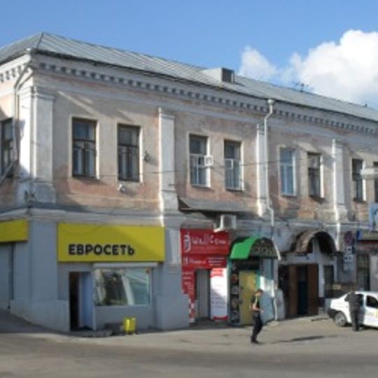 Главный дом с лавкой