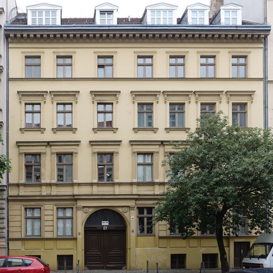Mietshaus & Remise Biesentaler Straße 10
