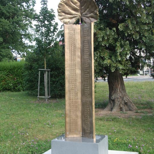 Plastika ke 100 letům Československa