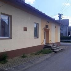 Pamětní deska akce Z v Pláních