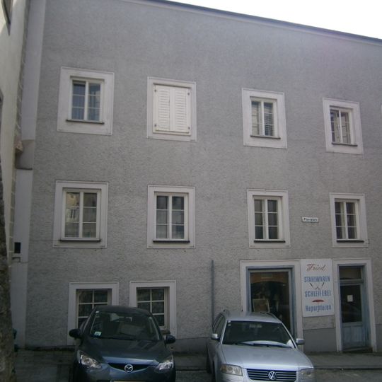 Bürgerhaus mit Teil der inneren Stadtmauer und Zwinger