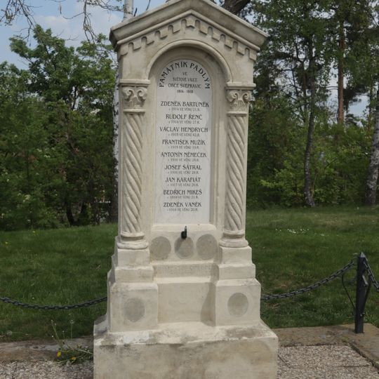 Pomník padlým v první světové válce na vrchu Baroňák v Horních Počernicích