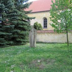 Socha u kostela v Kozojedech