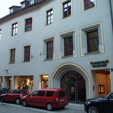 Wohn- und Geschäftshaus