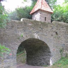 Most s věžičkou v zámeckém parku Žleby