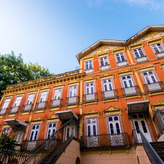 Casa casada à Rua Leite Leal, nº 19