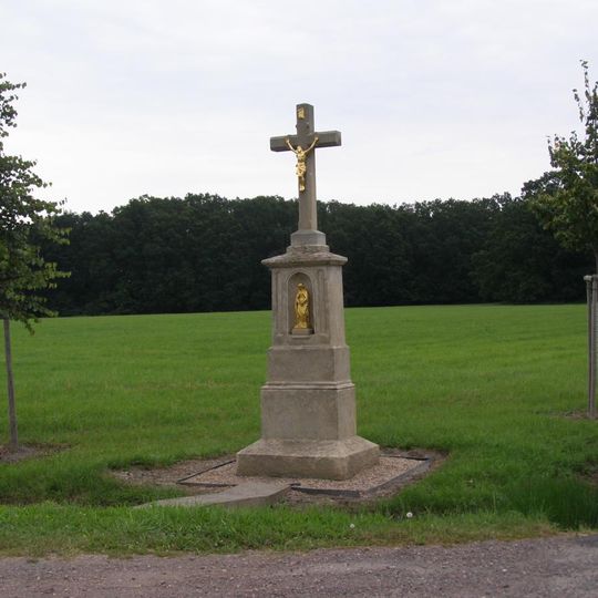 Pamětní kříž u křižovatky na silnici Sukorady - Šaplava