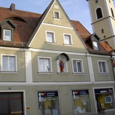 Rückwärtig einbezogenes Reststück der Stadtbefestigung