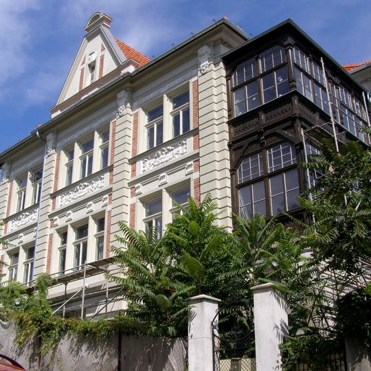 Nájomný dom so záhradou, záhrada