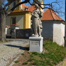 Socha svatého Václava u kostela v Horních Mokropsech