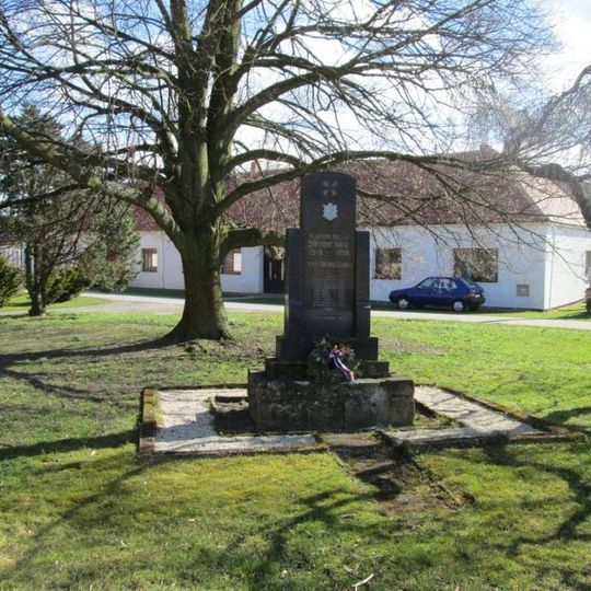 Pomník padlým v Horusicích