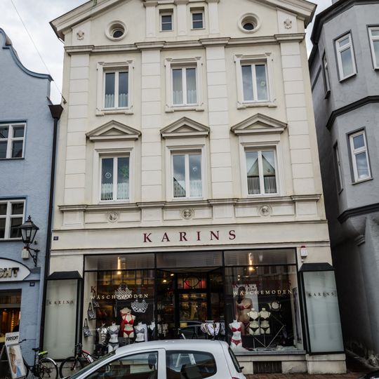 Wohn- und Geschäftshaus