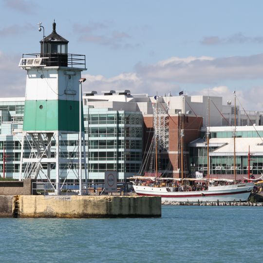 Chicago Harbor Southeast Guidewall Light