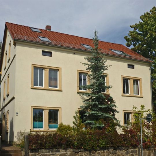 Wohnhaus in offener Bebauung Pulsnitzer Straße 45