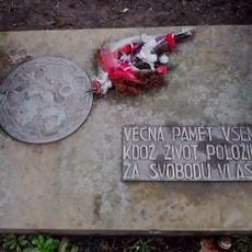 Pomník Hrob v dáli