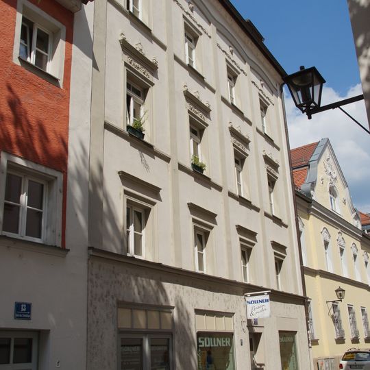 Wohn- und Geschäftshaus