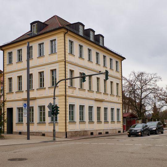 Wohn- und Geschäftshaus