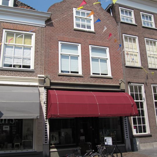 Rogstraat 28, Grave