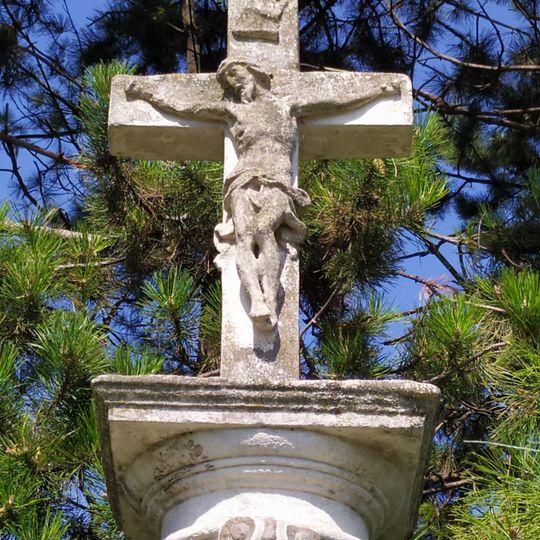 Pomník padlým v I. sv. vojne, kríž s korpusom