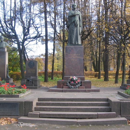 Vladimir Lenin's family graves