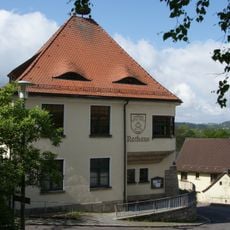 Rathaus, ehemaliges Schulhaus