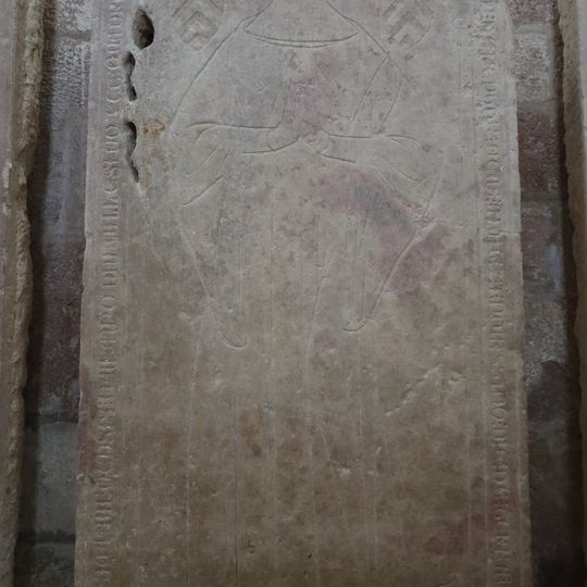 Dalle funéraire de Pierre de Lugny à Saint-Seine-l'Abbaye