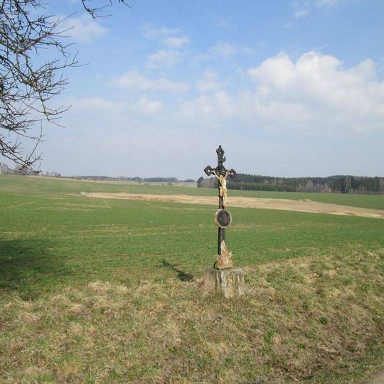 Kříž u Mnichu u silnice na Chválkov