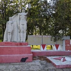 Monument în memoria a 107 ostași consăteni căzuți în 1941-1945