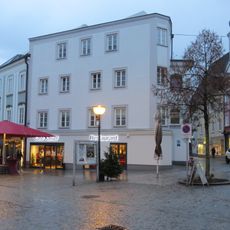 Wohn- und Geschäftshaus