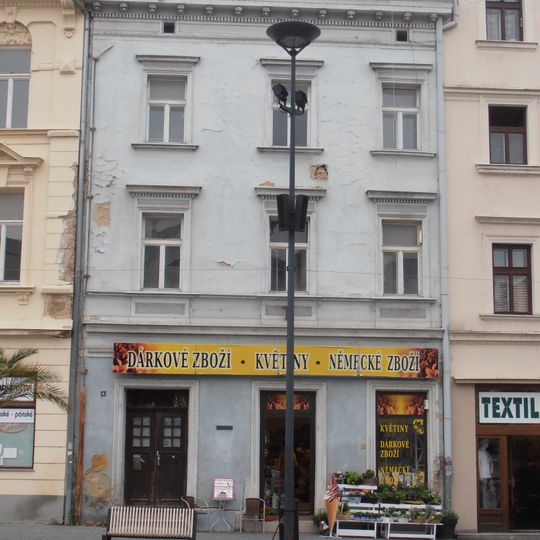 Dolní náměstí 11