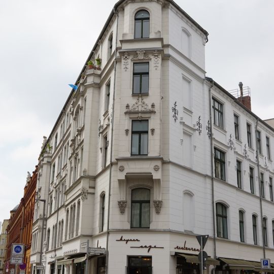 Mietshaus Tucholskystraße 31/33, Auguststraße 7-8