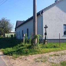 Kříž ve Světcích v zahradě