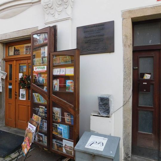 Pamětní deska Emanuela Kodeta v Pelhřimově