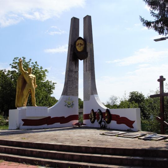 World War II memorial in Brătușeni, Edineț