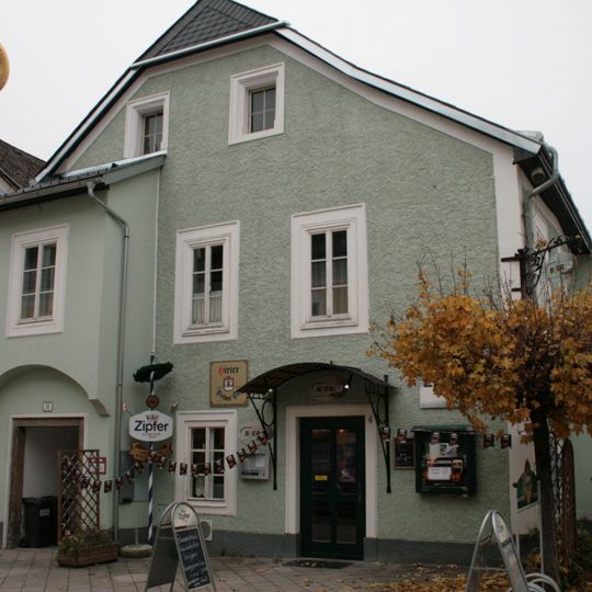 Wohn- und Geschäftshaus, ehem. Stadtbibliothek