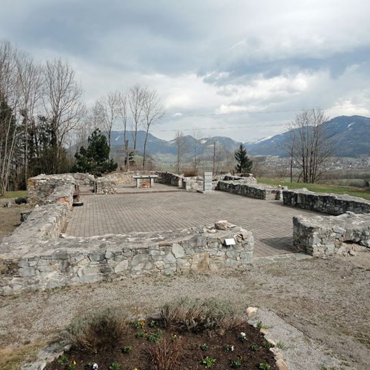 Kirchenruine Neuhaus samt Stützmauer