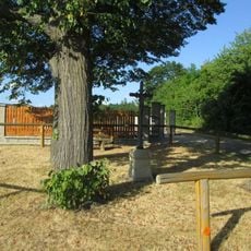 Kříž severovýchodně od Plískova u rozcestí