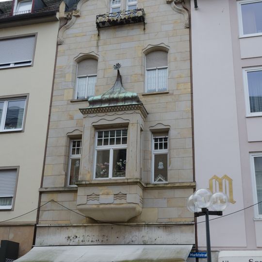 Wohn- und Geschäftshaus