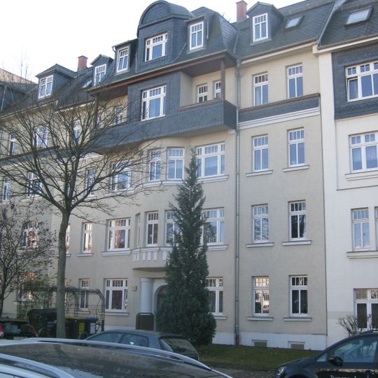 Mietshaus in geschlossener Bebauung mit Vorgarten Heinrich-Schütz-Straße 134
