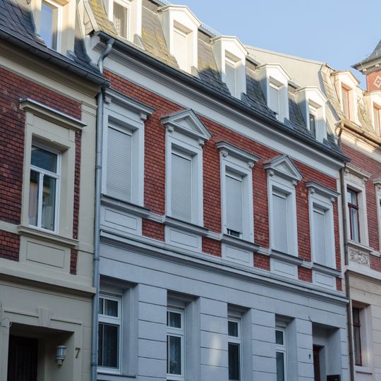 Wohnhaus in halboffener Bebauung Poststraße 11