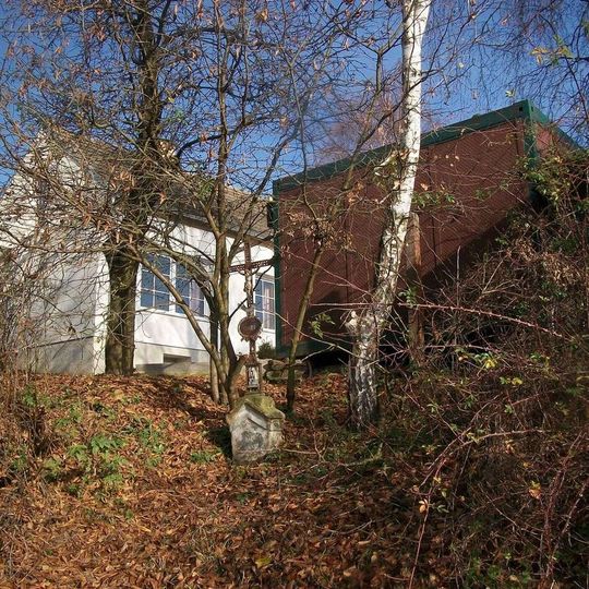 Kříž u Lipna na svahu