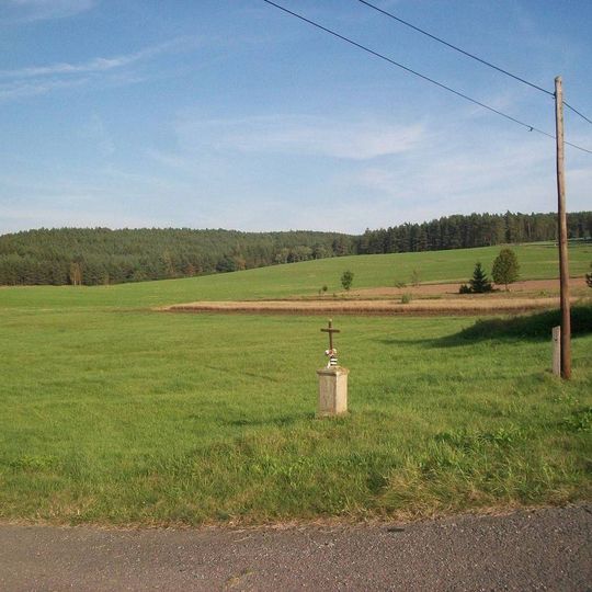 Kříž u Mladotic na křižovatce