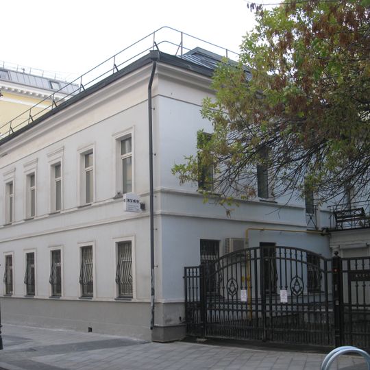 Дом причта храма св. Николая Чудотворца «что у Столпа» с церковной лавкой