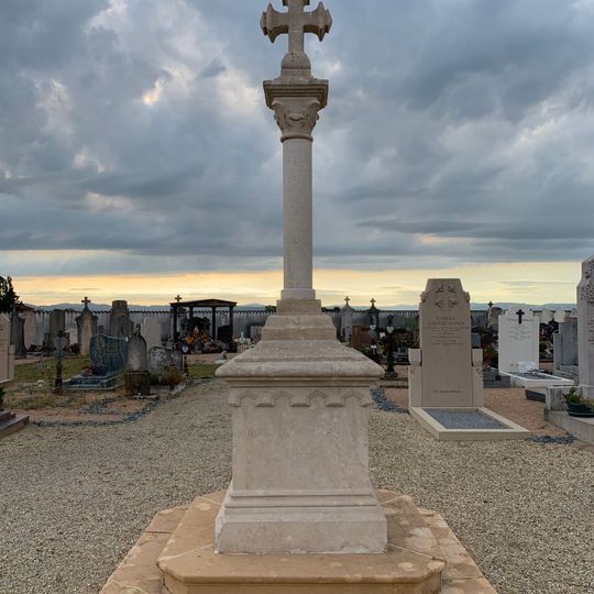 Cemetery cross of Villeneuve
