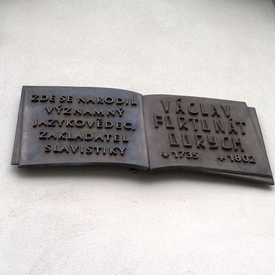 Pamětní deska Václava Fortunáta Durycha na domě 25 na náměstí Českého ráje v Turnově