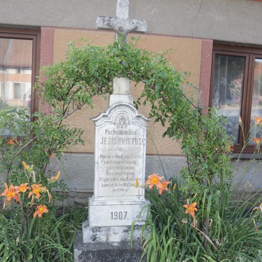 Kříž v Červené Lhotě