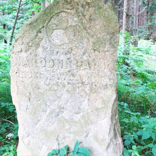 Hraniční kámen národního parku v Kamenické Stráni