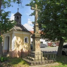 Kříž v Horce nad Moravou na ulici Míru u kaple